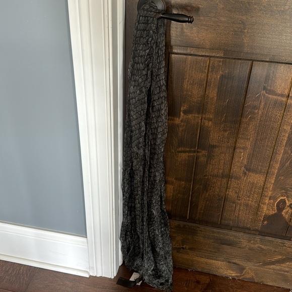 NWT Coach sheer grey snake print scarf wrap $118 - Picture 3 of 3